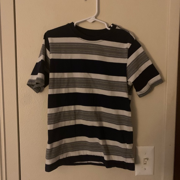Striped Blue and Grey Boy’s Tshirt Size 8 - Picture 1 of 3